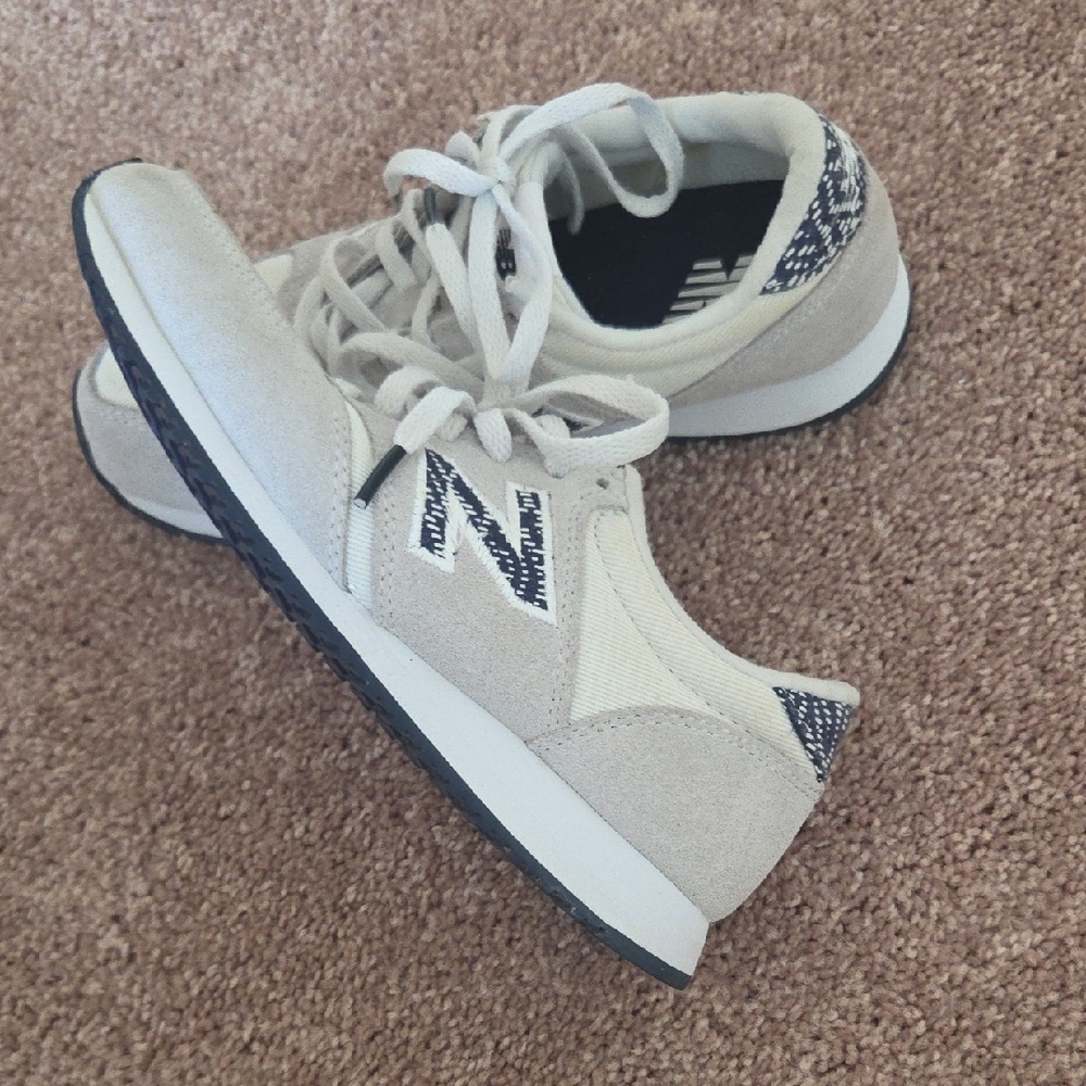 New Balance Women 5.5' Cream and Black Sneakers - Picture 7 of 13
